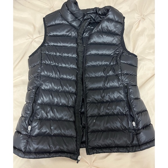 BNWOT ARITZIA PUFFER VET - Picture 4 of 5